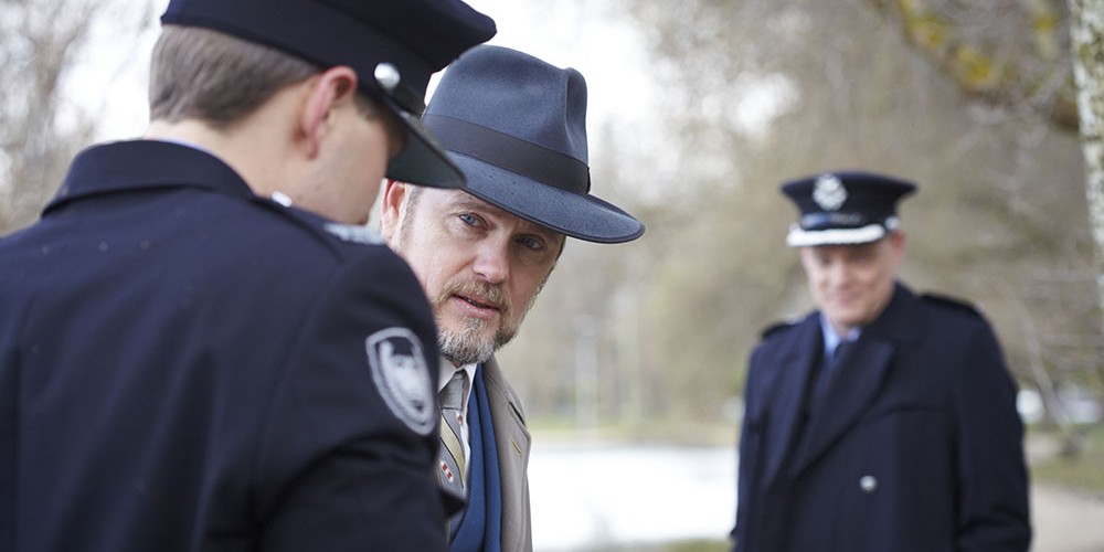 TID30914-Doctor-Blake-Mysteries-Series-1-007